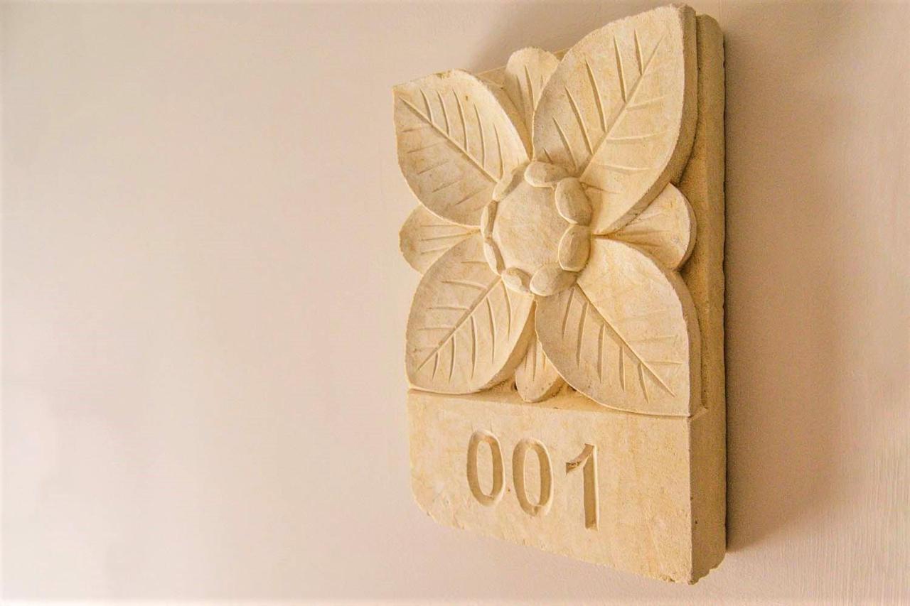 Zahara Beach & Spa By Qhotels - Adults Recommended Zahara de los Atunes Εξωτερικό φωτογραφία A carved stone house number