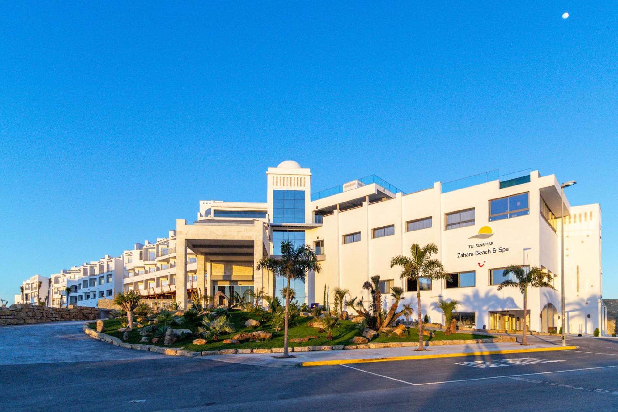 Zahara Beach & Spa By Qhotels - Adults Recommended Zahara de los Atunes Εξωτερικό φωτογραφία The mall at sunset